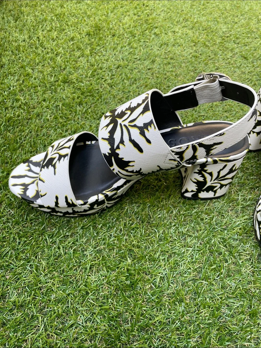 Aerosoles Shoes Camera Floral Strap Sandals Size 7.5
